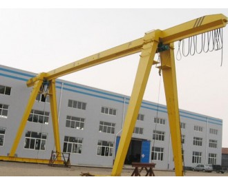 小型雙梁門式起重機(jī)